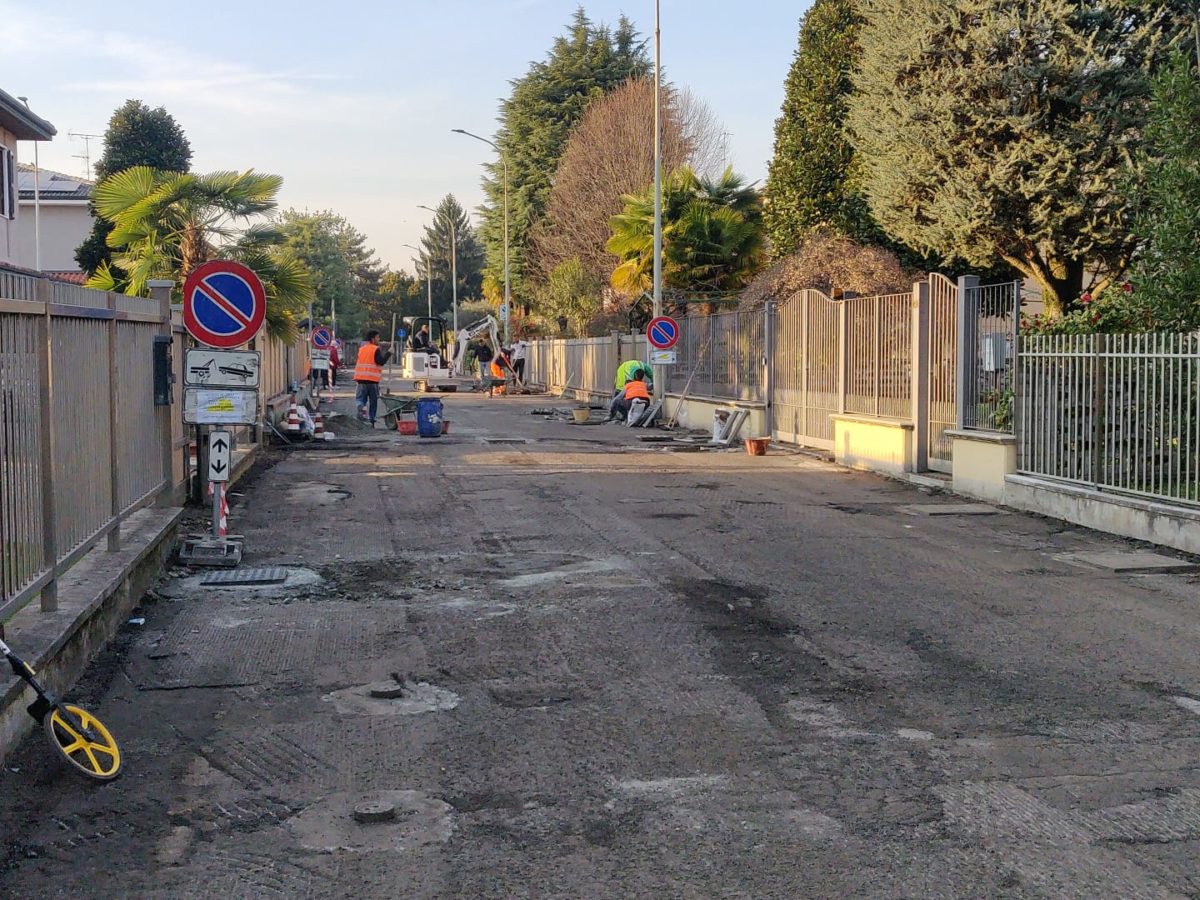 Lavori in corso su strade e marciapiedi